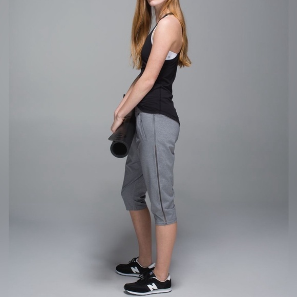 Lululemon Retreat Yogi Crop Pants Heathered Slate Gray Athletic Lounge Sz 4 - Picture 3 of 16